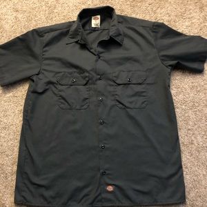 EUC Men’s Dickies Shirt